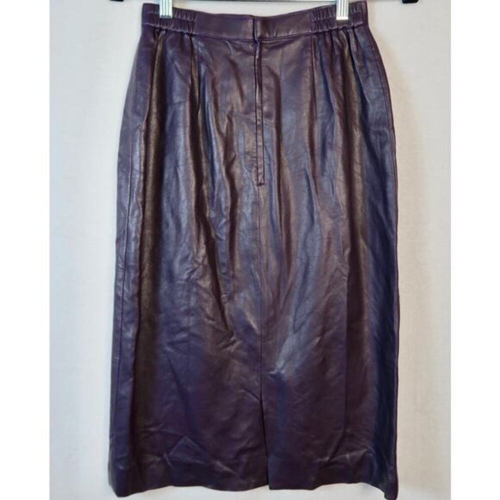 Dana Do Pip  80s Vintage skirt  Get the look‎ of Loewe dark purple leather skirt